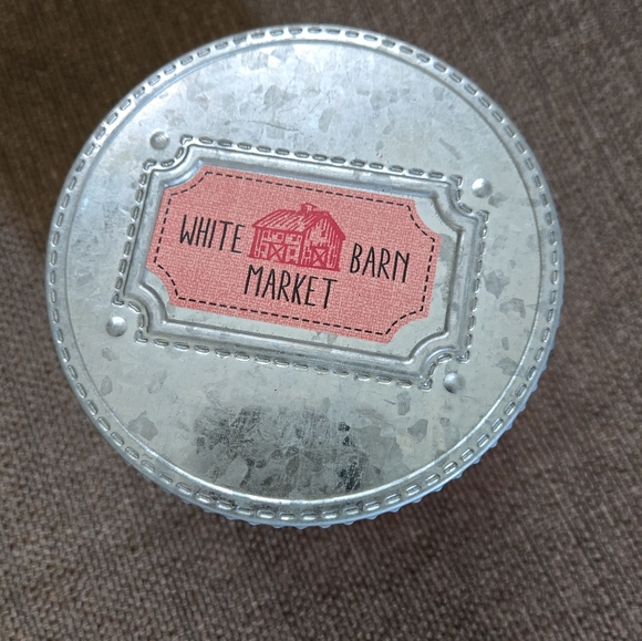 White Barn Candle - Cherry Blossom Sangria - Picture 2 of 4